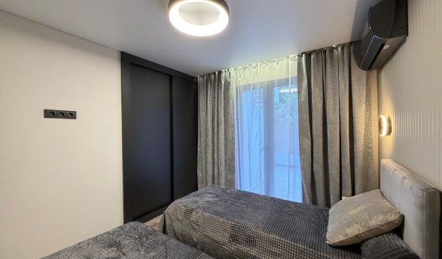 Återförsäljning - Villa -
Torrevieja - Punta Prima
