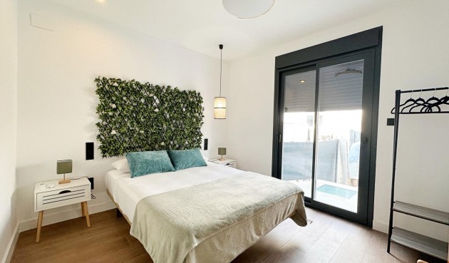Reventa - Town House -
Torrevieja - Calas Blanca