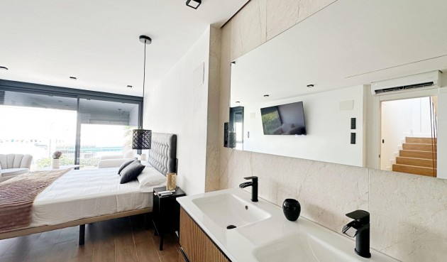 Reventa - Town House -
Torrevieja - Calas Blanca