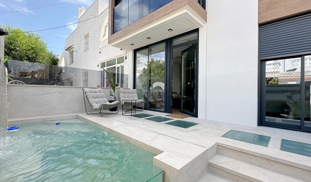 Reventa - Town House -
Torrevieja - Calas Blanca