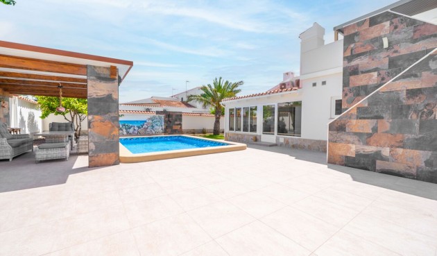 Återförsäljning - Villa -
Torrevieja - Costa Blanca