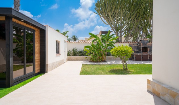 Återförsäljning - Villa -
Torrevieja - Costa Blanca