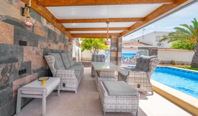 Återförsäljning - Villa -
Torrevieja - Costa Blanca