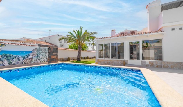 Återförsäljning - Villa -
Torrevieja - Costa Blanca