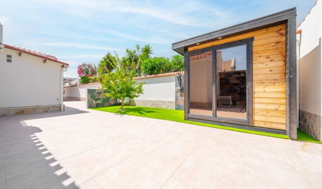 Återförsäljning - Villa -
Torrevieja - Costa Blanca