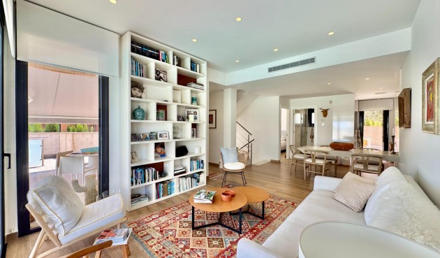 Reventa - Villa -
San Miguel de Salinas - Bellavista
