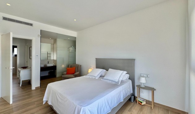 Reventa - Villa -
San Miguel de Salinas - Bellavista