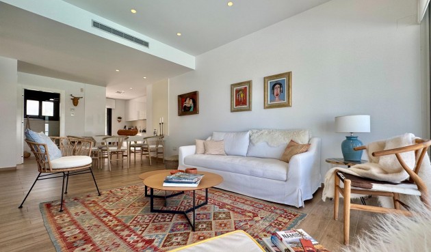 Reventa - Villa -
San Miguel de Salinas - Bellavista