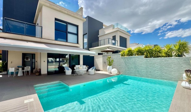 Reventa - Villa -
San Miguel de Salinas - Bellavista