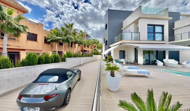 Reventa - Villa -
San Miguel de Salinas - Bellavista