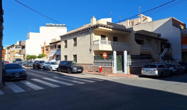 Återförsäljning - Town House -
Torrevieja - Centro