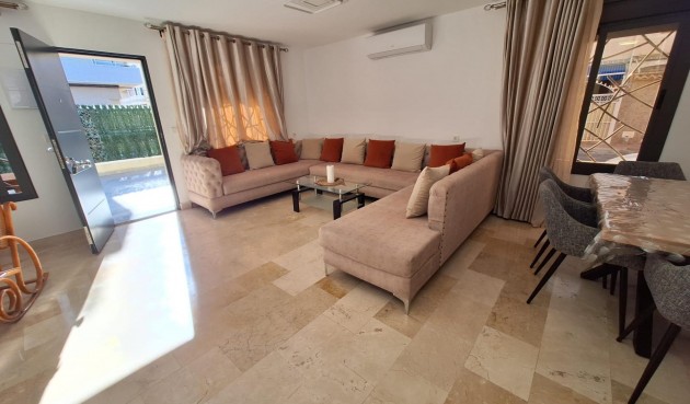 Återförsäljning - Town House -
Torrevieja - Centro