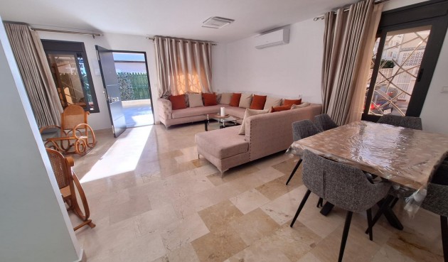 Återförsäljning - Town House -
Torrevieja - Centro