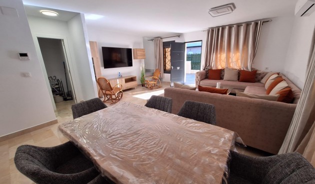 Återförsäljning - Town House -
Torrevieja - Centro