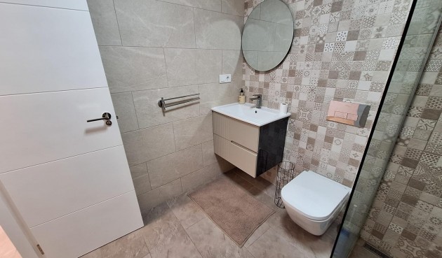 Återförsäljning - Town House -
Torrevieja - Centro