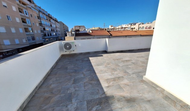 Återförsäljning - Town House -
Torrevieja - Centro