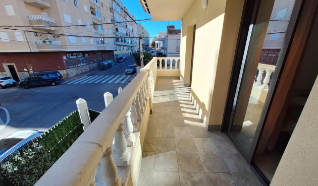 Återförsäljning - Town House -
Torrevieja - Centro