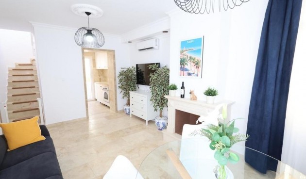 Resale - Villa -
Villamartin - Costa Blanca