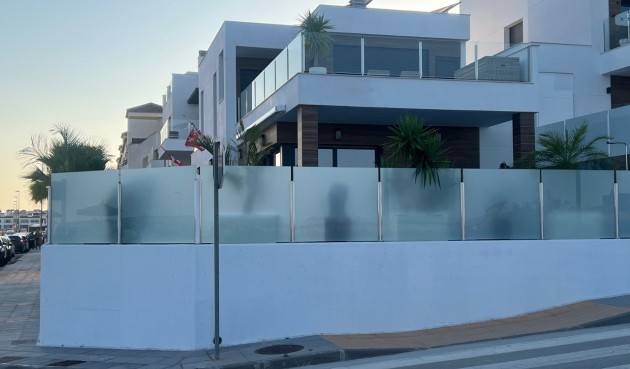 Återförsäljning - Villa -
Los Montesinos - Costa Blanca