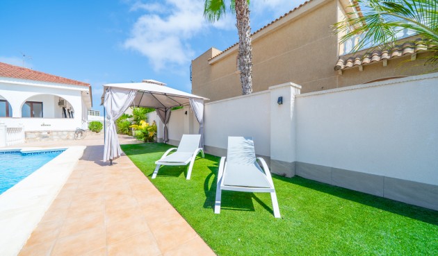 Återförsäljning - Villa -
Torrevieja - Los Balcones