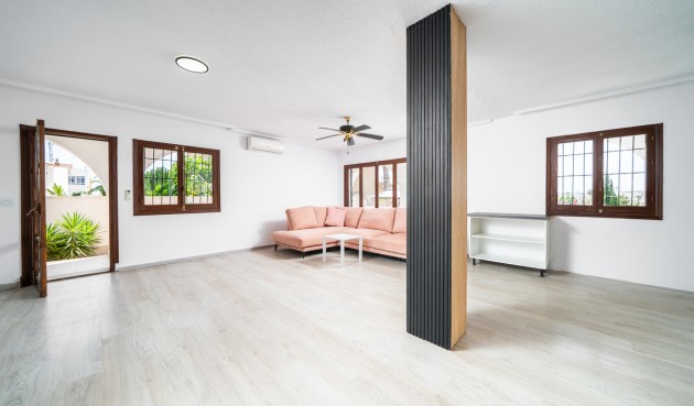 Återförsäljning - Villa -
Torrevieja - Los Balcones
