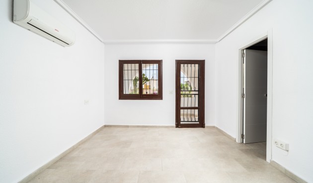 Återförsäljning - Villa -
Torrevieja - Los Balcones