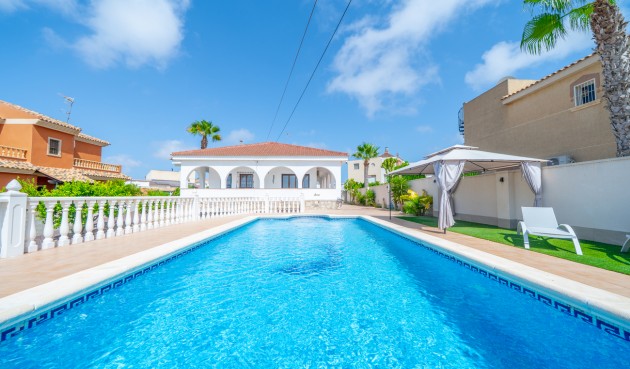 Återförsäljning - Villa -
Torrevieja - Los Balcones
