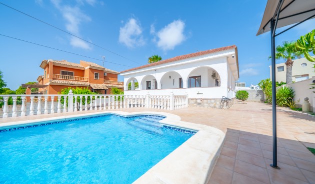 Återförsäljning - Villa -
Torrevieja - Los Balcones