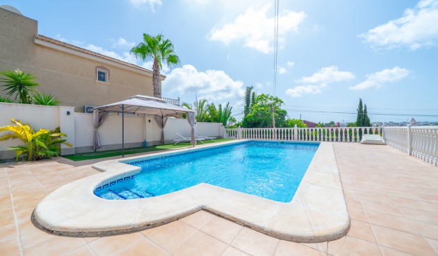 Återförsäljning - Villa -
Torrevieja - Los Balcones