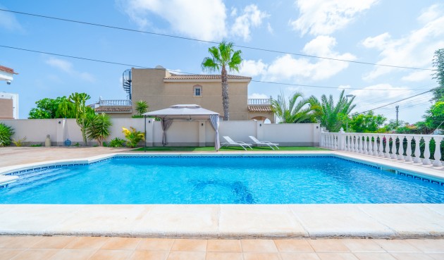Återförsäljning - Villa -
Torrevieja - Los Balcones