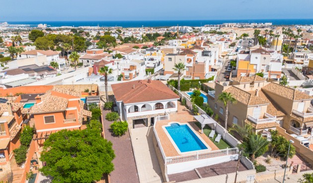 Återförsäljning - Villa -
Torrevieja - Los Balcones