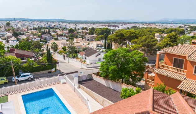 Återförsäljning - Villa -
Torrevieja - Los Balcones
