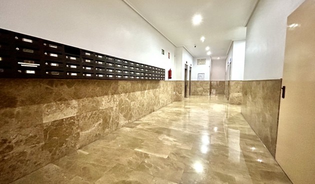 Återförsäljning - Apartment -
Torrevieja - Costa Blanca