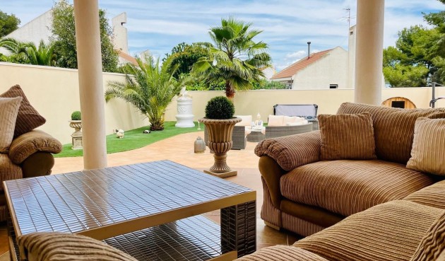 Återförsäljning - Villa -
San Miguel de Salinas - Inland