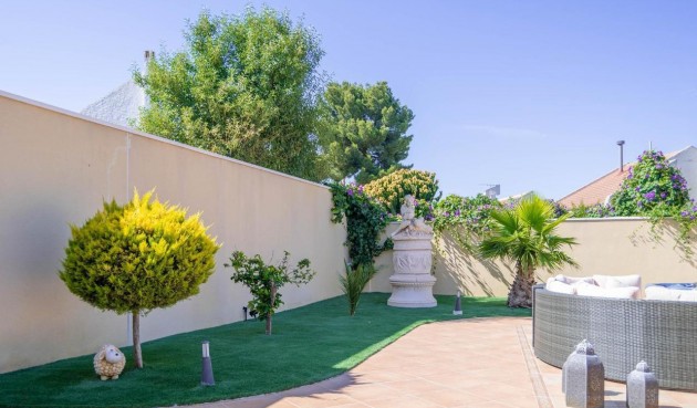 Återförsäljning - Villa -
San Miguel de Salinas - Inland