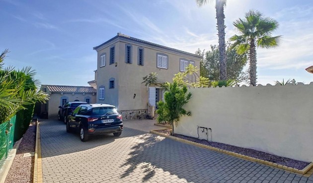 Brukt - Villa -
Pinar de Campoverde - Inland