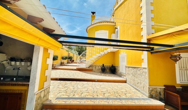 Återförsäljning - Villa -
Orihuela - Urb. Montepinar