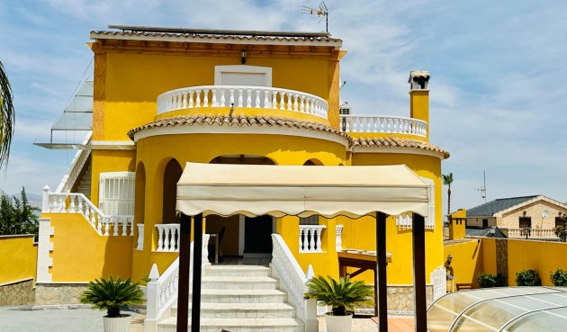 Återförsäljning - Villa -
Orihuela - Urb. Montepinar
