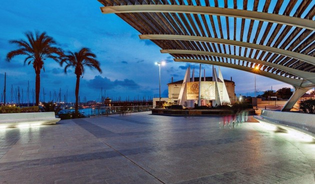 Brukt - Apartment -
Torrevieja - Centro - Muelle Pesquero