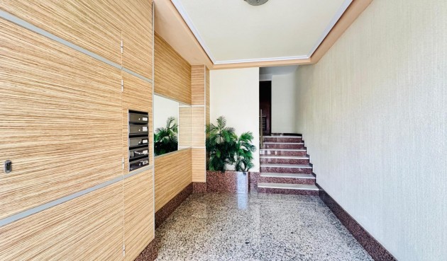 Resale - Apartment -
Torrevieja - Centro