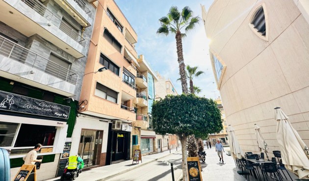 Resale - Apartment -
Torrevieja - Centro