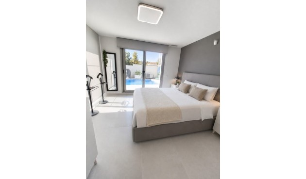Resale - Villa -
San Miguel de Salinas - Inland