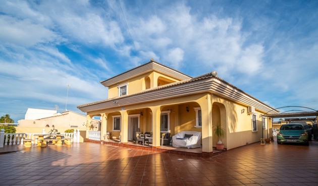 Resale - Villa -
Torrevieja - Costa Blanca