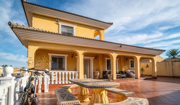 Resale - Villa -
Torrevieja - Costa Blanca