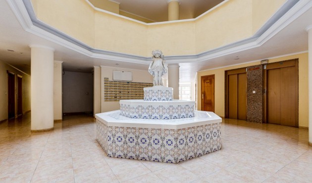 Resale - Apartment -
Torrevieja - Centro