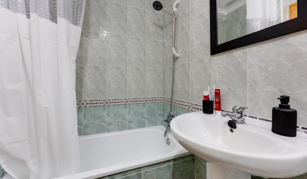 Resale - Apartment -
Torrevieja - Centro