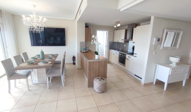 Resale - Apartment -
Altaona Golf - Inland