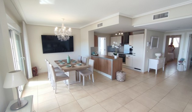 Resale - Apartment -
Altaona Golf - Inland
