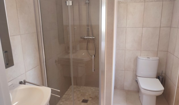 Resale - Apartment -
Altaona Golf - Inland