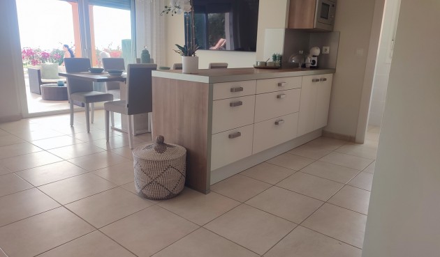 Resale - Apartment -
Altaona Golf - Inland